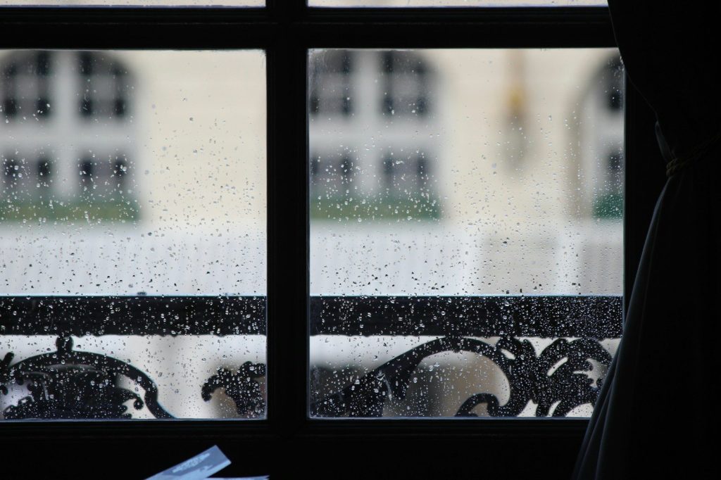 hard-water-stain-removal-from-glass-windows